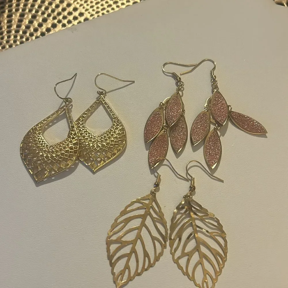 Lot of 3 gold dangle earrings